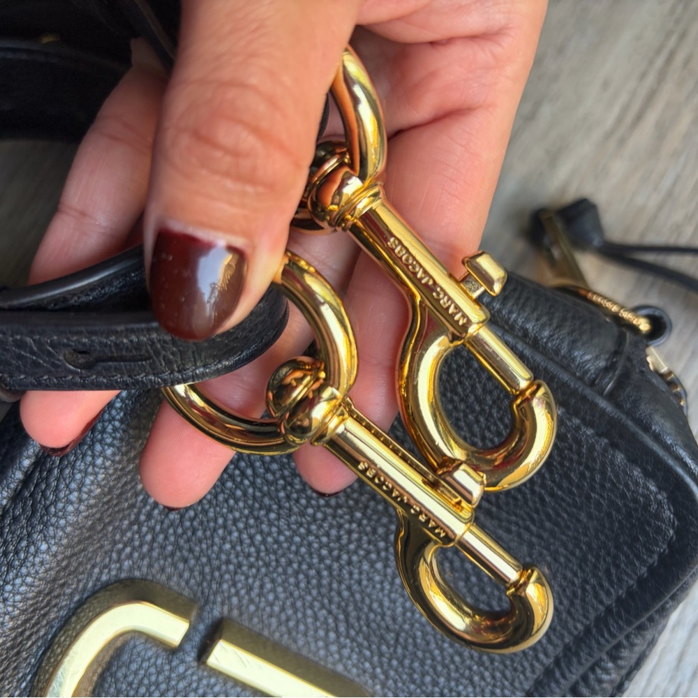 Marc Jacobs SoftShot 21 Leather Crossbody Bag - Picture 14 of 17